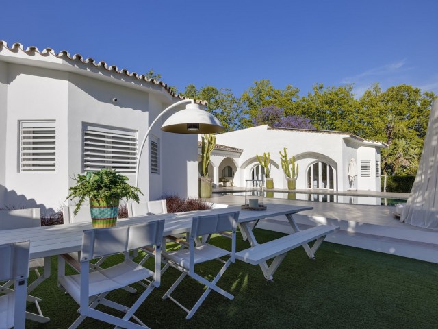5 Soveroms Villa i Guadalmina Alta
