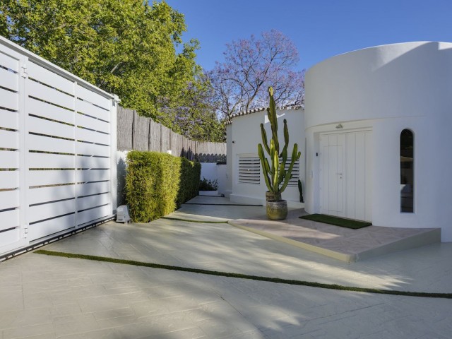 5 Soveroms Villa i Guadalmina Alta