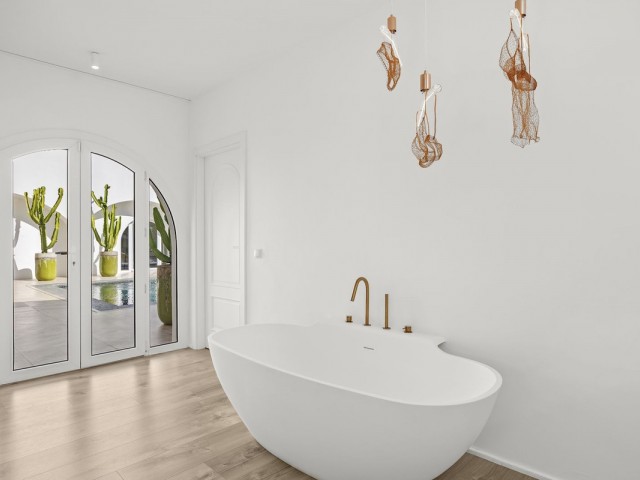 5 Soveroms Villa i Guadalmina Alta