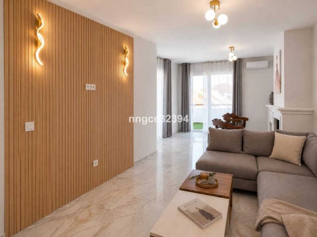 Apartamento con 3 Dormitorios  en New Golden Mile