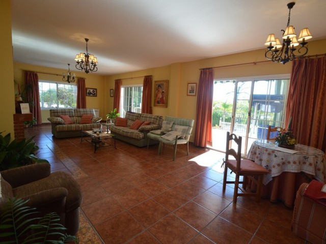 Villa avec 6 Chambres  à Benalmadena