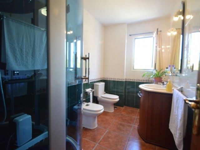 Villa avec 6 Chambres  à Benalmadena