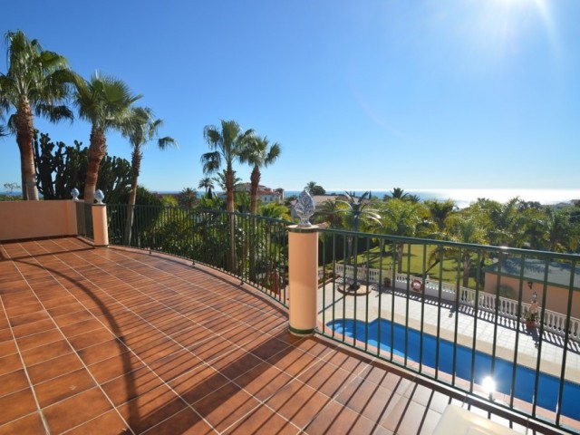 Villa avec 6 Chambres  à Benalmadena