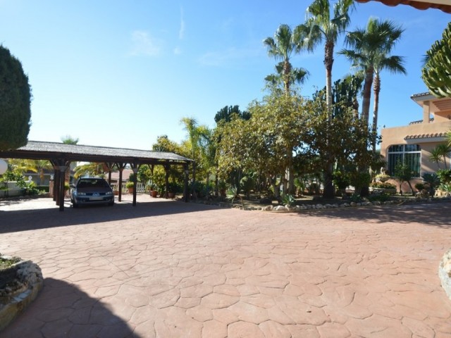Villa avec 6 Chambres  à Benalmadena