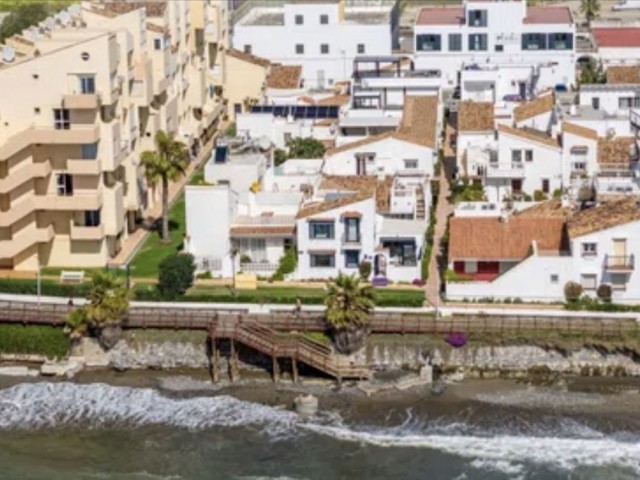 3 Bedrooms Townhouse in Estepona