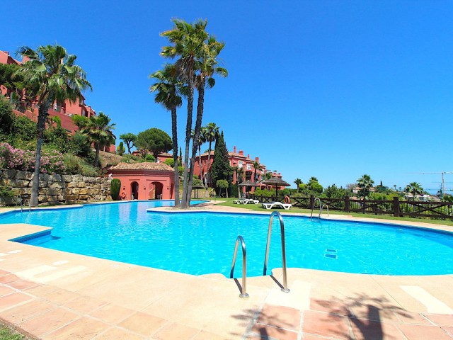 Apartment, Monte Halcones, R5401960