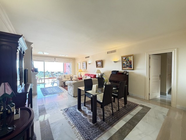 Apartment, Monte Halcones, R5401960