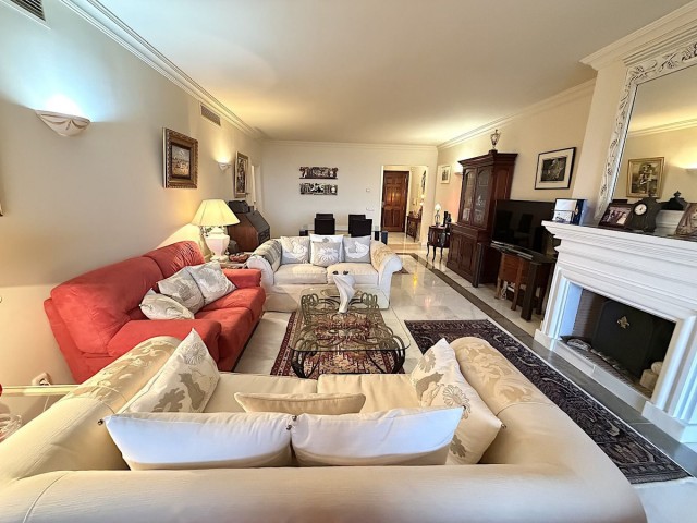Apartment, Monte Halcones, R5401960