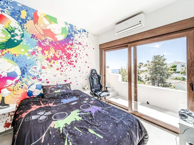 5 Bedrooms Villa in Benalmadena