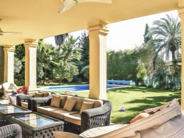 5 Bedrooms Villa in Nueva Andalucía