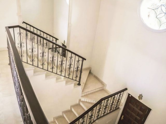 5 Bedrooms Villa in Nueva Andalucía