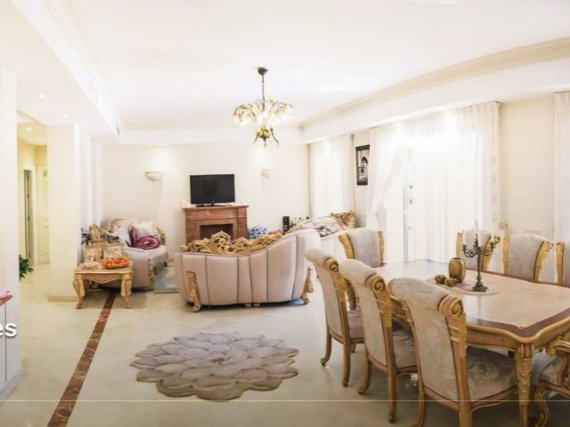 5 Bedrooms Villa in Nueva Andalucía