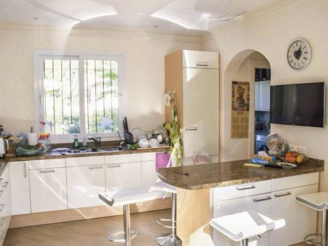 5 Bedrooms Villa in Nueva Andalucía
