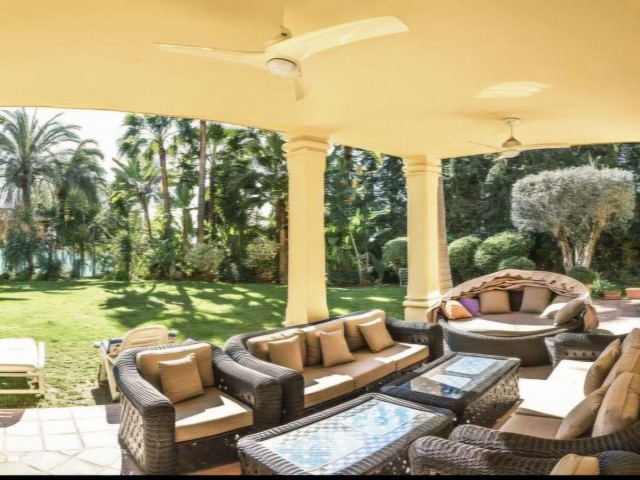 5 Bedrooms Villa in Nueva Andalucía