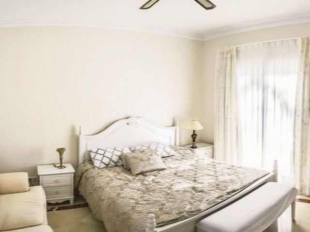 5 Bedrooms Villa in Nueva Andalucía
