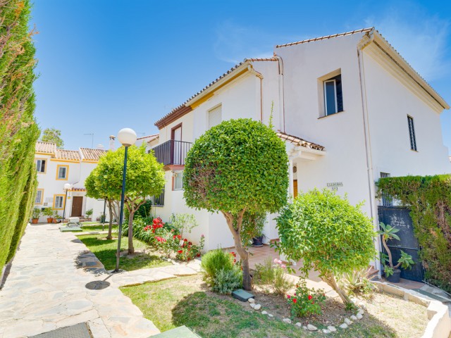 3 Bedrooms Townhouse in Estepona