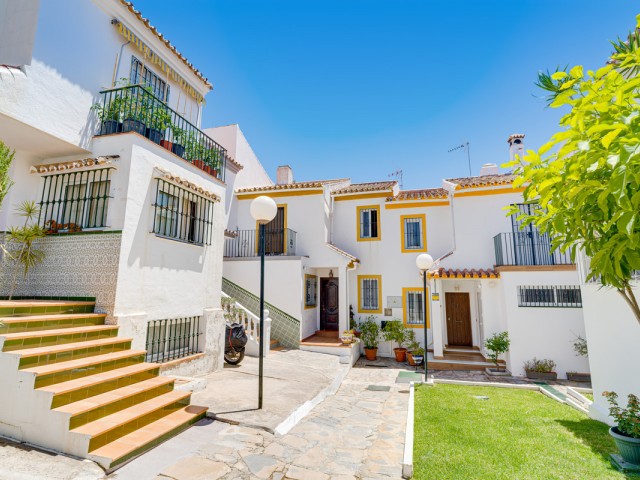 3 Bedrooms Townhouse in Estepona