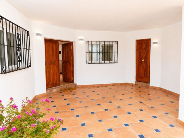 5 Bedrooms Villa in Estepona