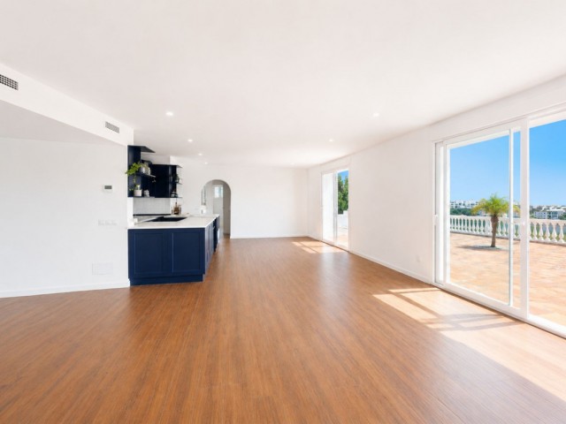 5 Bedrooms Villa in Estepona