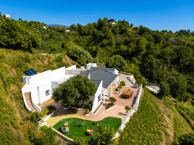 5 Bedrooms Villa in Estepona
