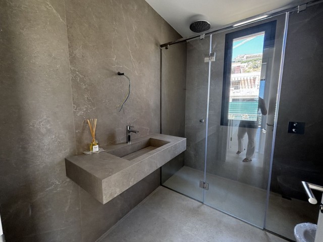 4 Bedrooms Villa in Benahavís