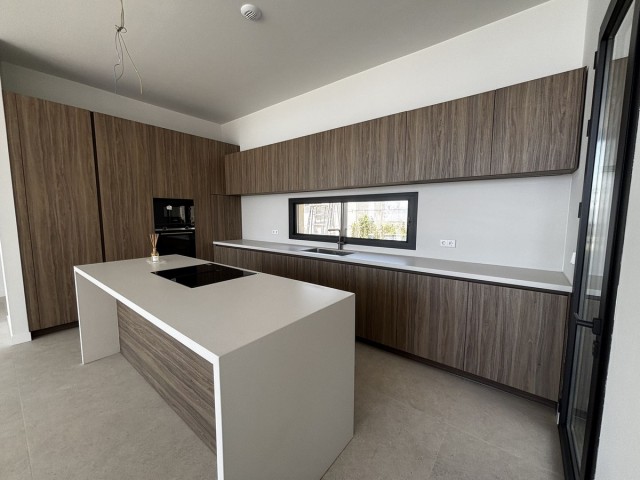 4 Bedrooms Villa in Benahavís