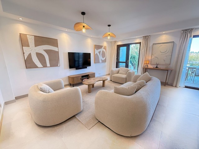 4 Bedrooms Townhouse in Estepona