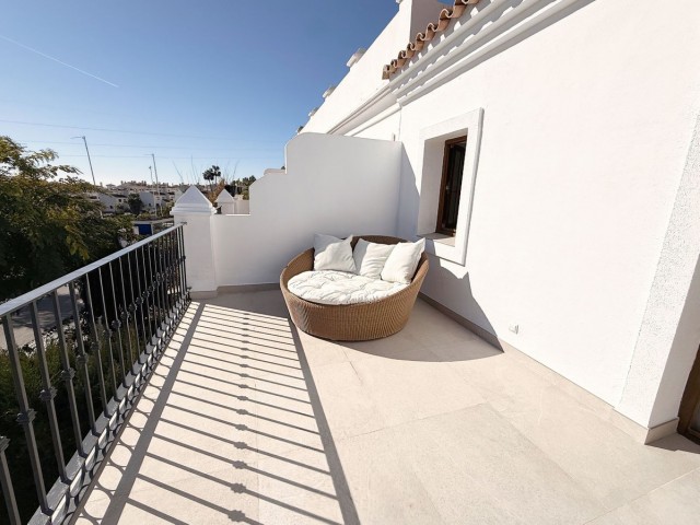 4 Bedrooms Townhouse in Estepona