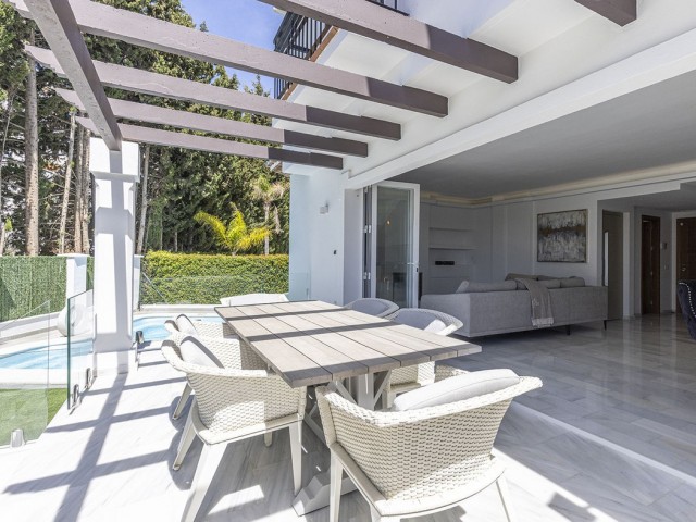 5 Bedrooms Townhouse in Estepona