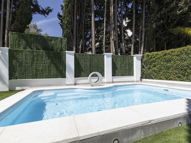 5 Bedrooms Townhouse in Estepona