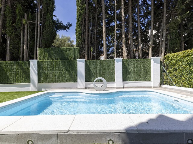 5 Bedrooms Townhouse in Estepona