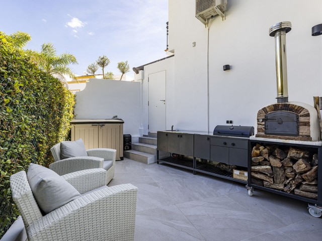 5 Bedrooms Townhouse in Estepona