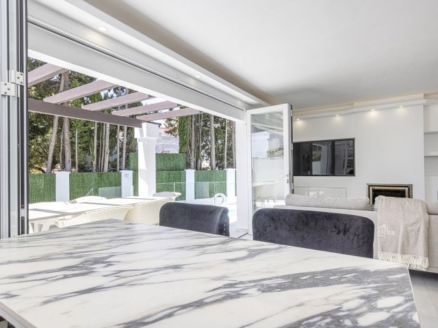5 Bedrooms Townhouse in Estepona
