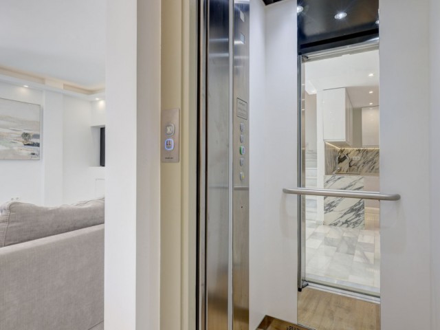 5 Bedrooms Townhouse in Estepona