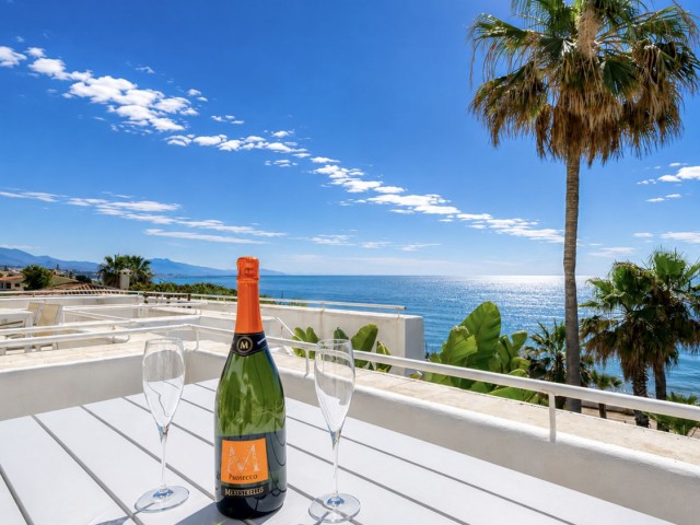 2 Bedrooms Apartment in Estepona