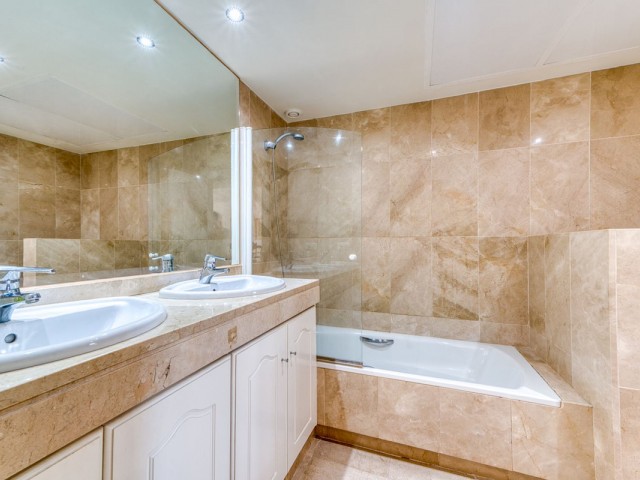 2 Bedrooms Apartment in Estepona
