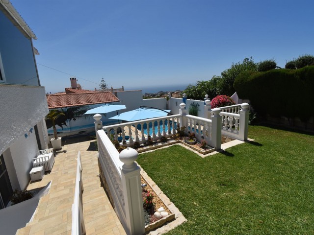4 Bedrooms Villa in Benalmadena