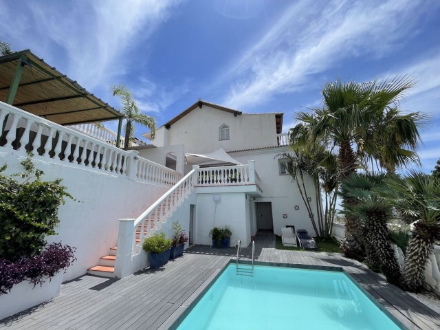 6 Bedrooms Villa in Mijas