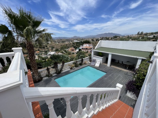 6 Bedrooms Villa in Mijas