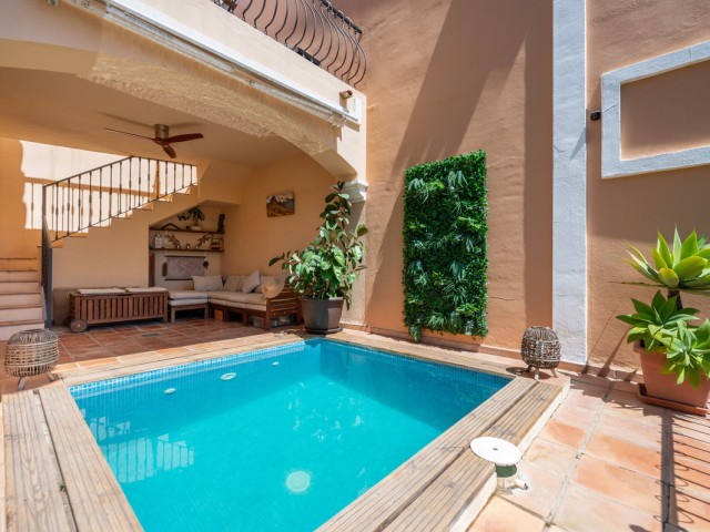 3 Bedrooms Villa in Nueva Andalucía