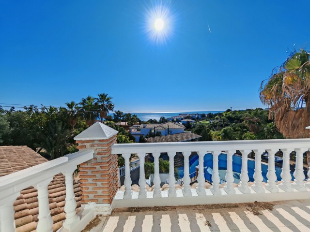 9 Bedrooms Villa in Benalmadena