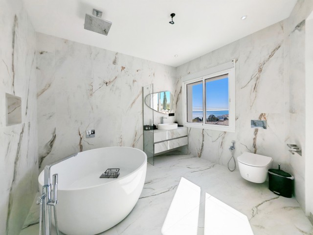 9 Bedrooms Villa in Benalmadena