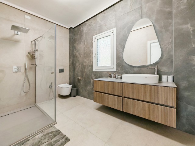 9 Bedrooms Villa in Benalmadena