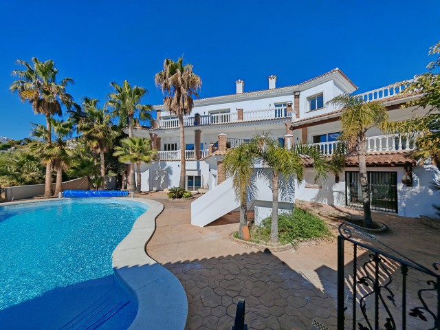 9 Bedrooms Villa in Benalmadena