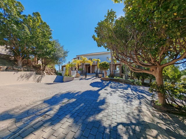 9 Bedrooms Villa in Benalmadena