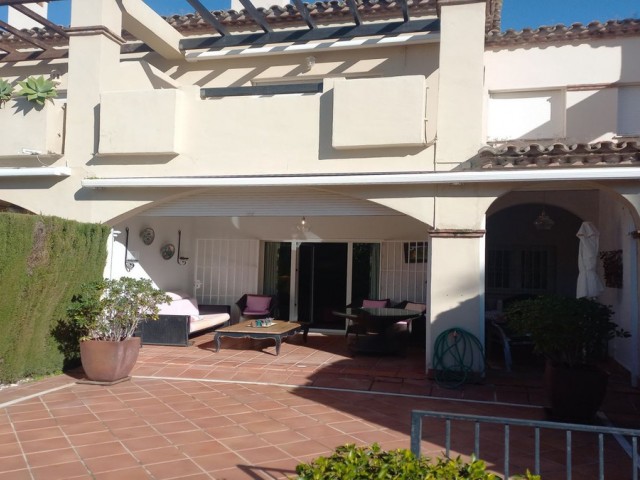 Rijtjeshuis, Guadalmina Baja, R5289574