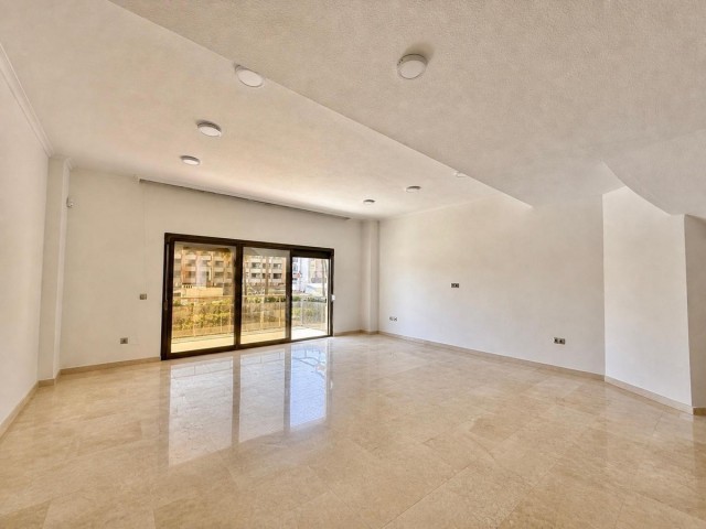 4 Bedrooms Apartment in Torremolinos