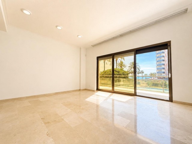 4 Bedrooms Apartment in Torremolinos