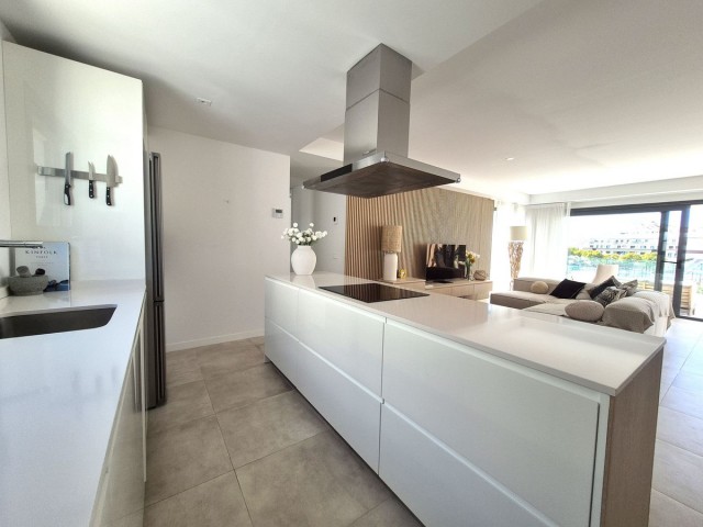 3 Bedrooms Apartment in Estepona