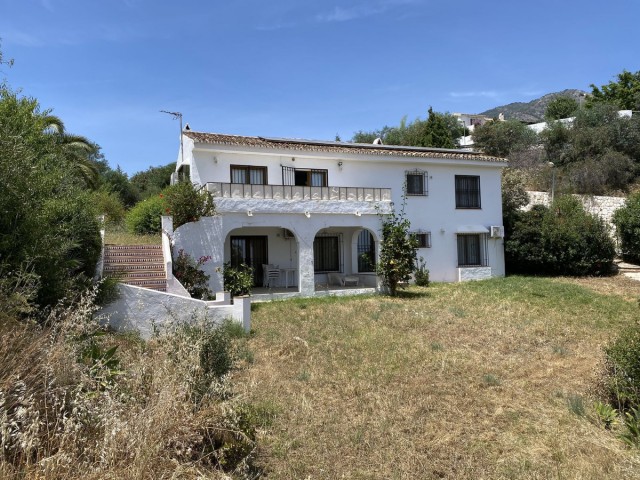 4 Bedrooms Villa in Mijas